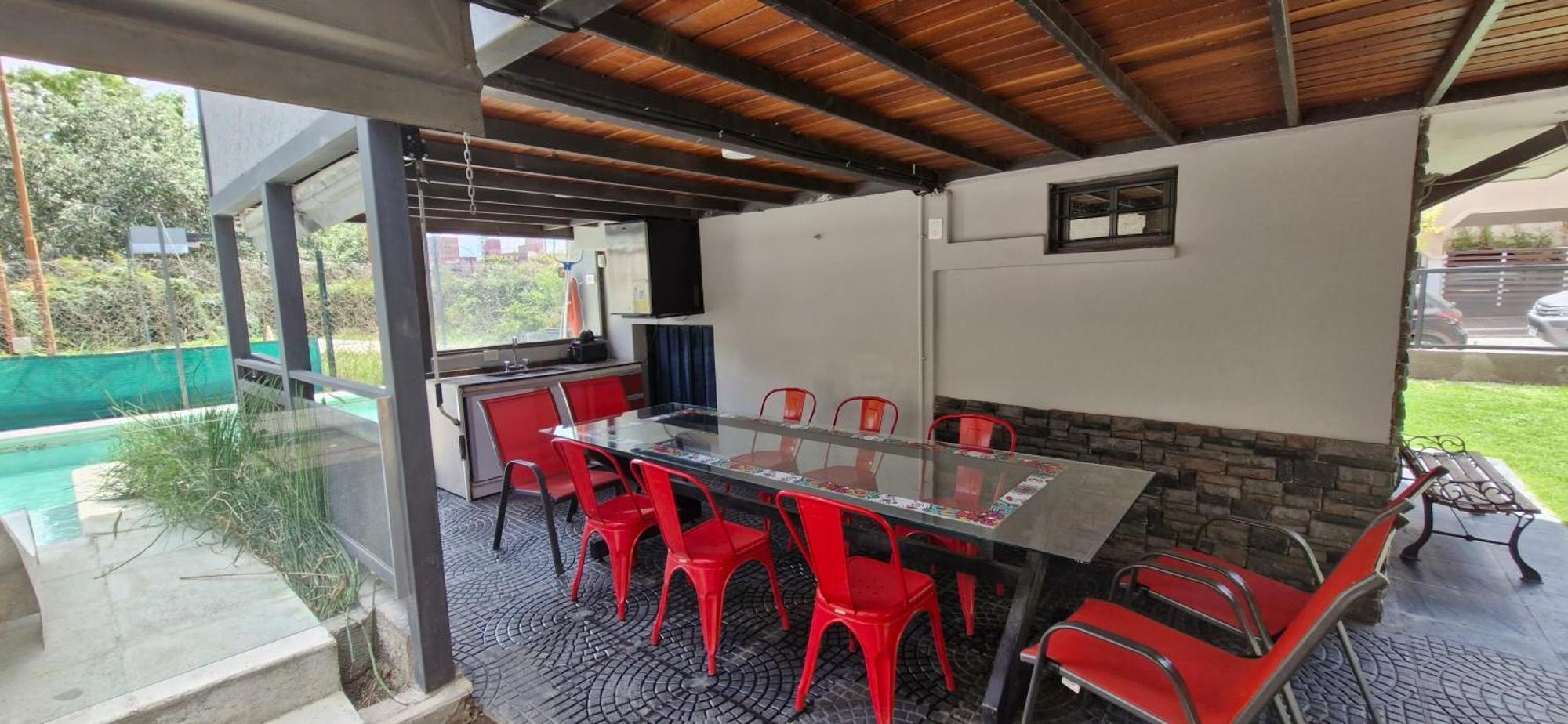 Casa Centro Frente Al Lago, Pileta Climatizada Cubierta Lodge Villa Carlos Paz